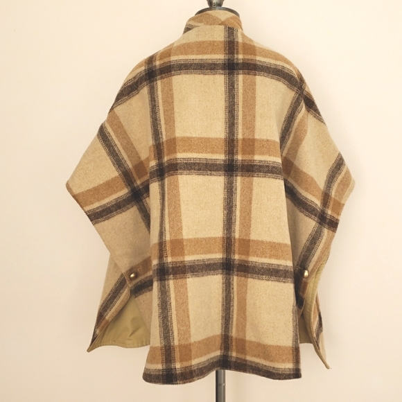 Vintage Tan and Brown Plaid Wool Zipper Closure Cape - Picture 2 of 9